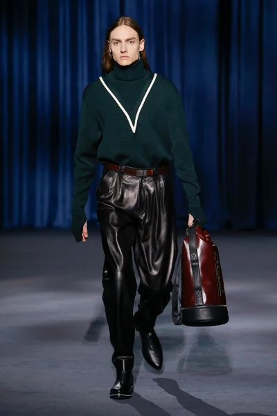 Look 25